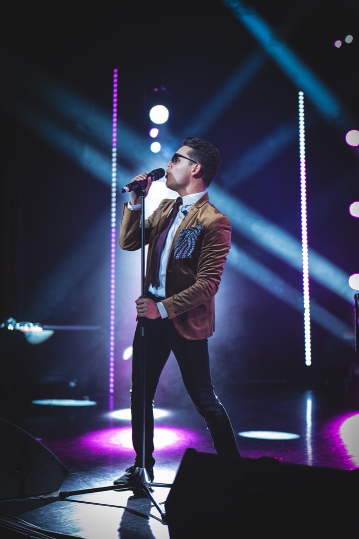 Robert Schmuck performing live as Billy Joel